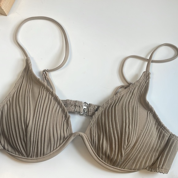 Textured Bikini - Picture 3 of 4